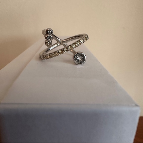 Melissa Lovy silver tone ring with faux stones. Well maintained. Size 6. - Picture 6 of 7